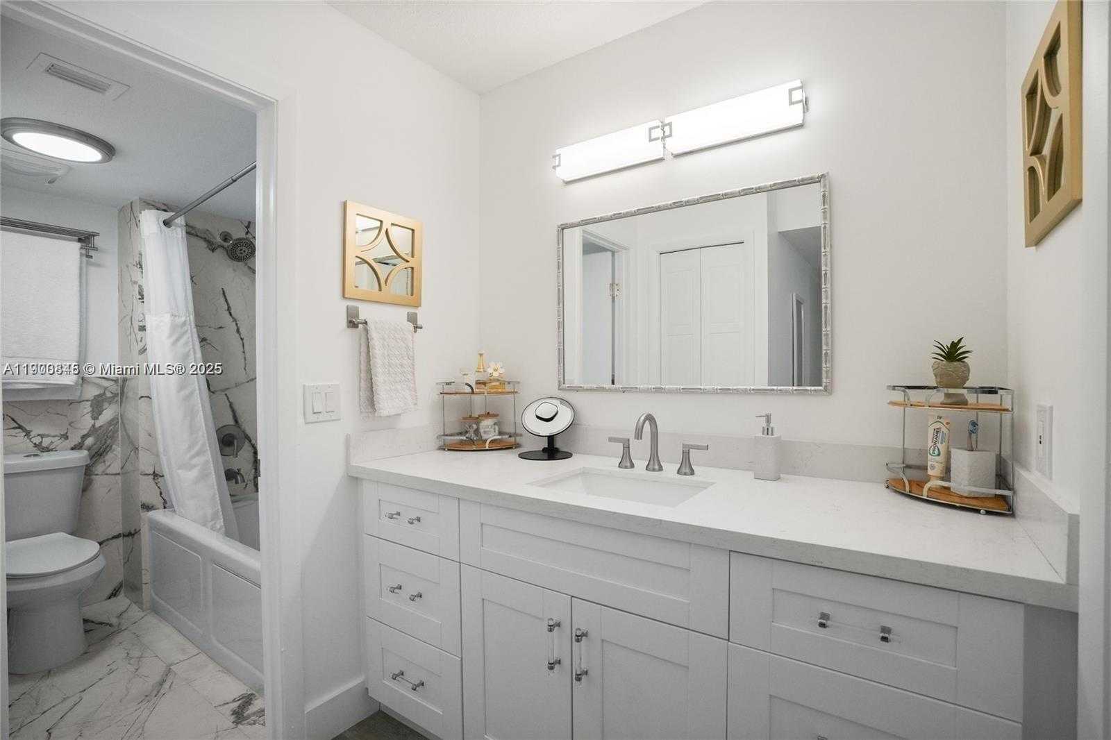 Small Image of 380 RACQUET CLUB RD #204, Weston Number 12