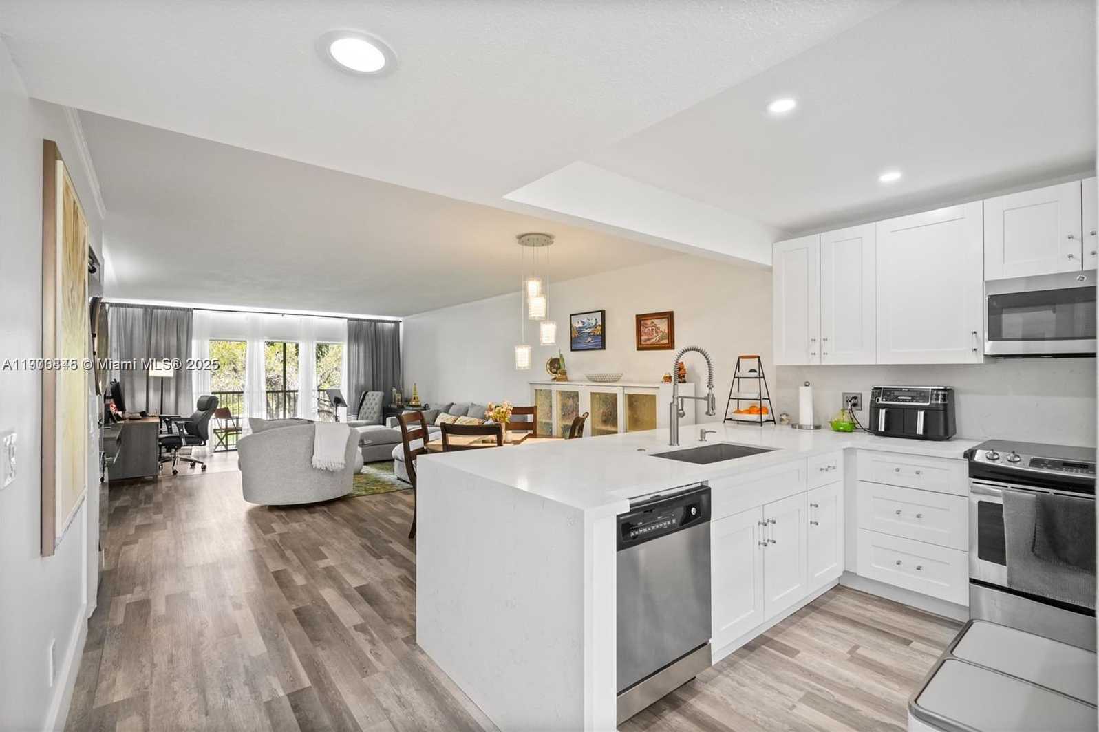Small Image of 380 RACQUET CLUB RD #204, Weston Number 5