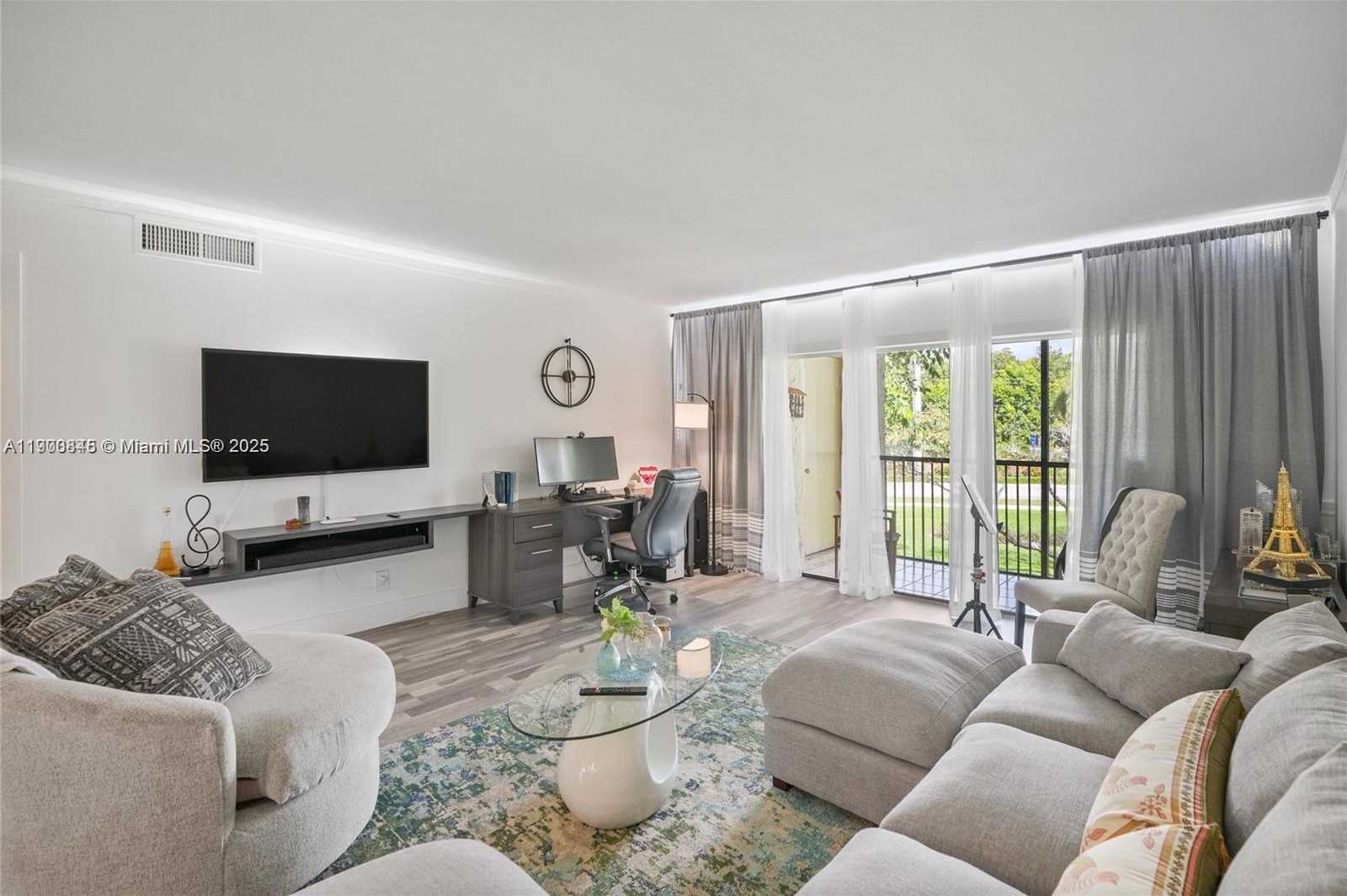 Small Image of 380 RACQUET CLUB RD #204, Weston Number 6