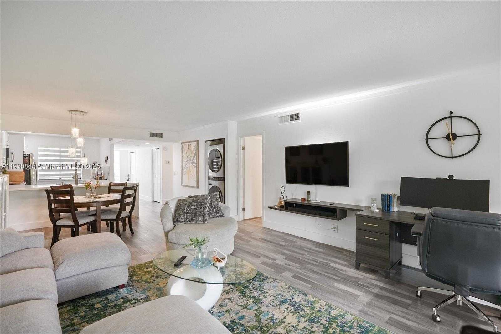 Small Image of 380 RACQUET CLUB RD #204, Weston Number 7