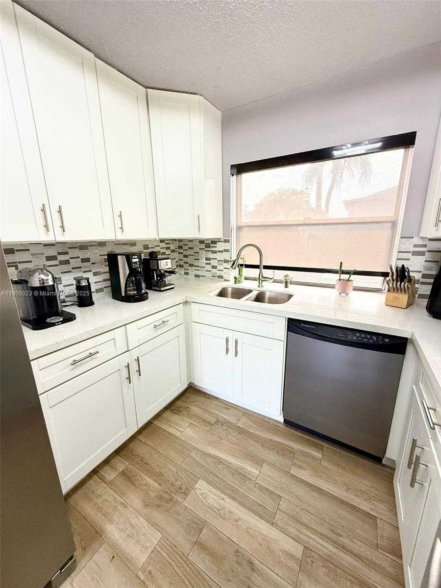 Small Image of 6169 170TH TER, Hialeah Number 12