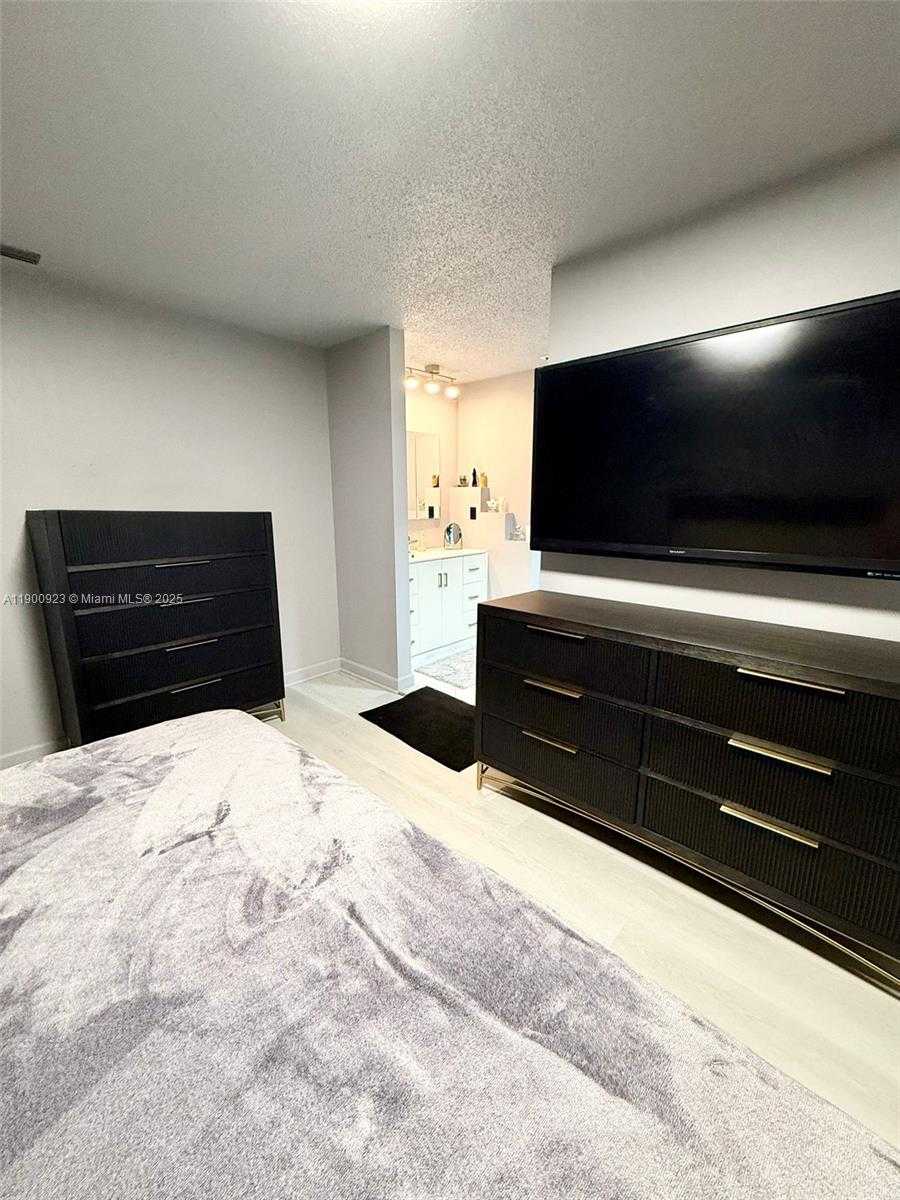 Small Image of 6169 170TH TER, Hialeah Number 26