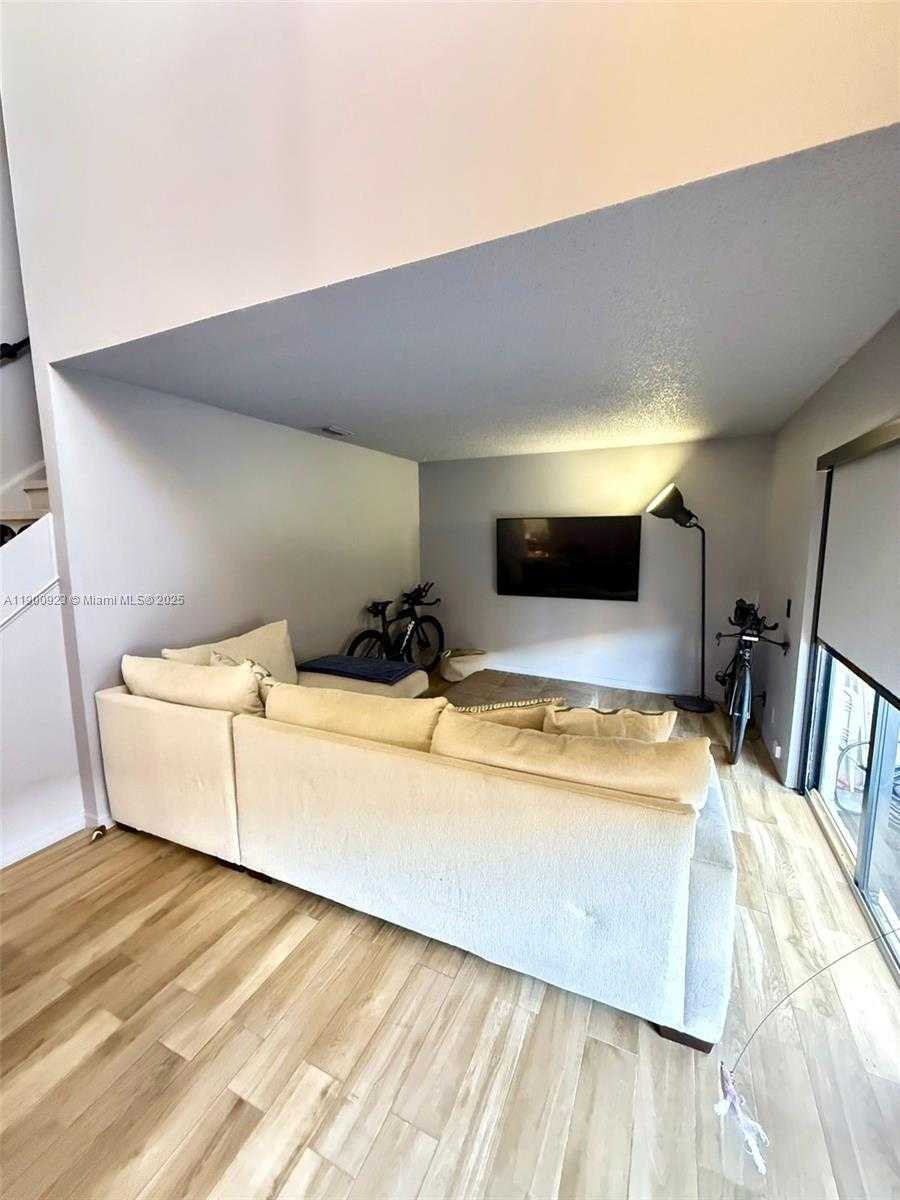 Small Image of 6169 170TH TER, Hialeah Number 5