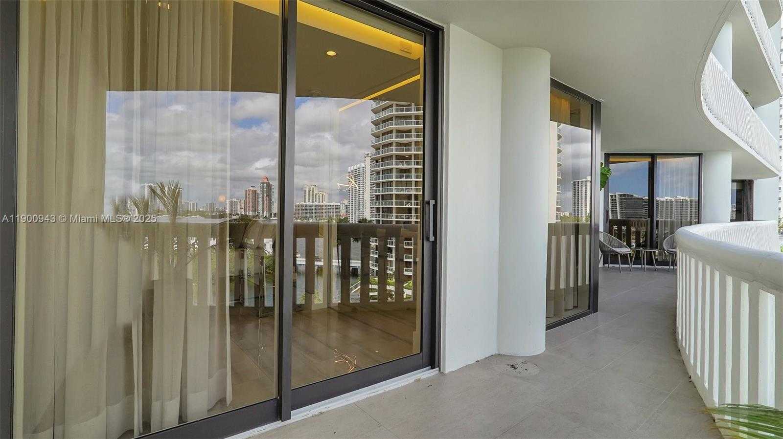 Small Image of 3000 ISLAND BLVD #905, Aventura Number 11