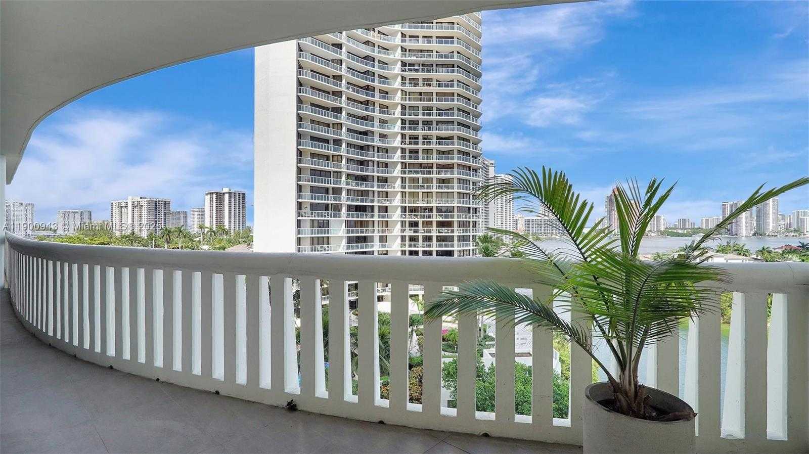 Small Image of 3000 ISLAND BLVD #905, Aventura Number 12