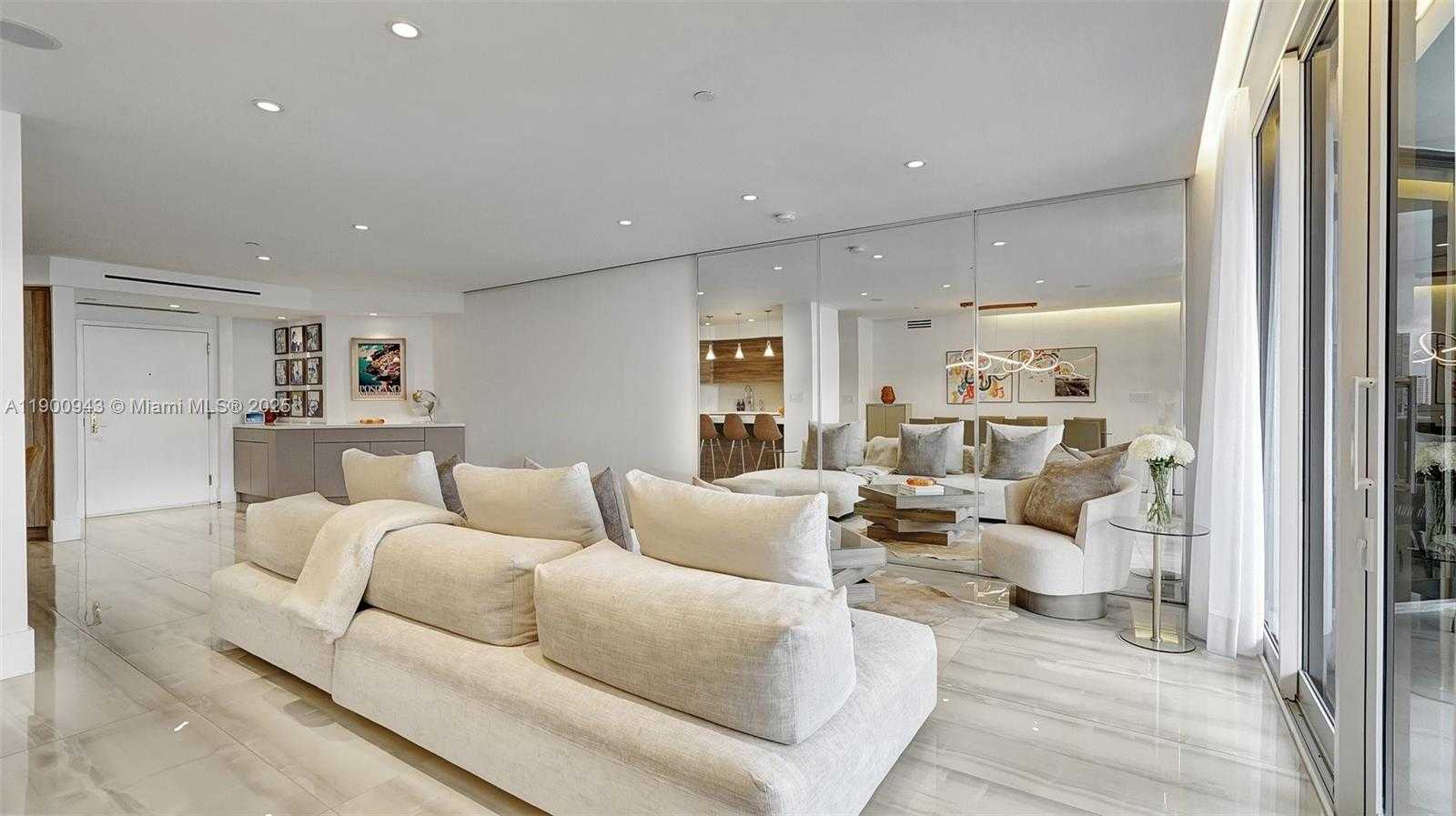 Small Image of 3000 ISLAND BLVD #905, Aventura Number 2