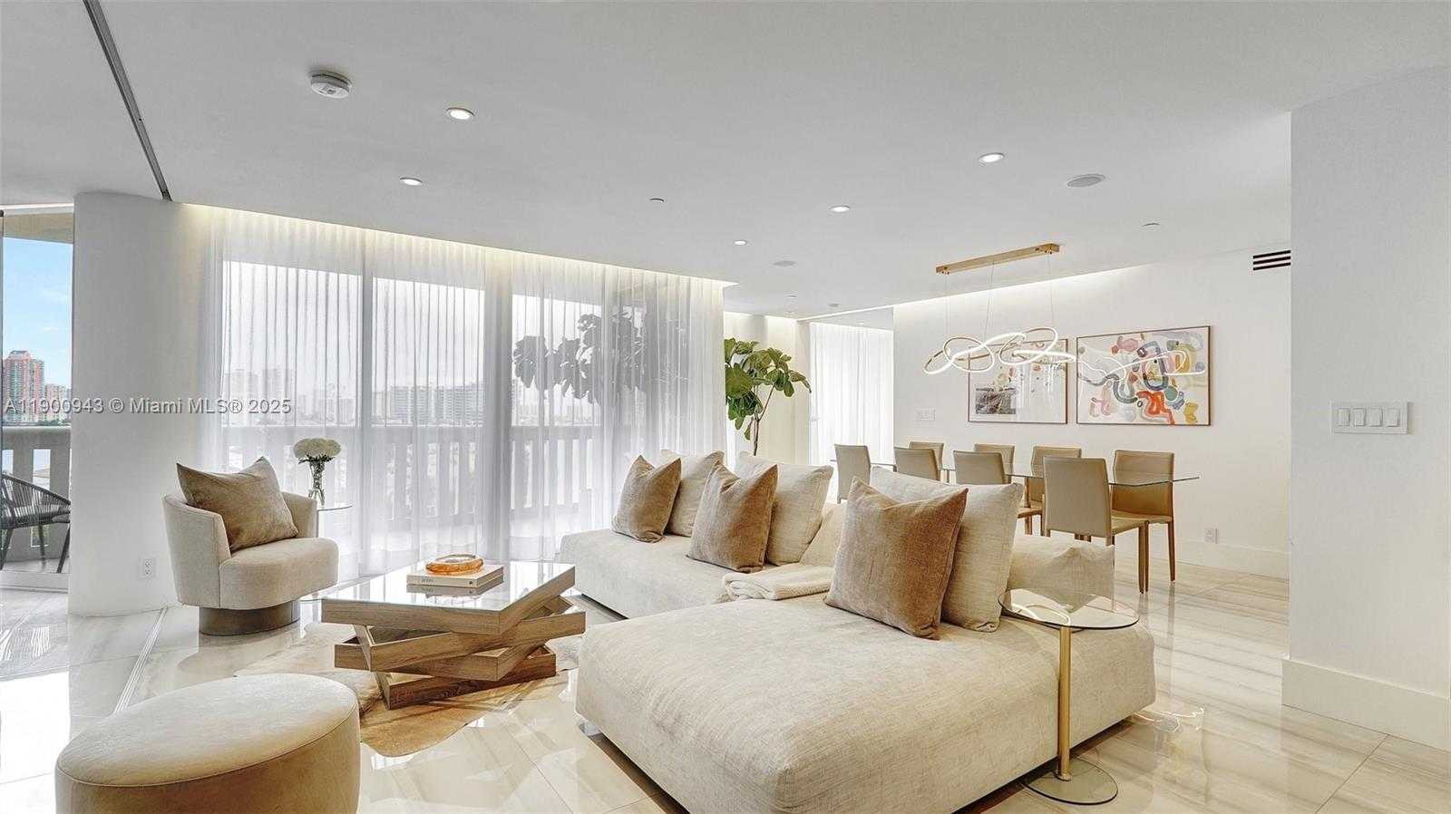 Small Image of 3000 ISLAND BLVD #905, Aventura Number 4