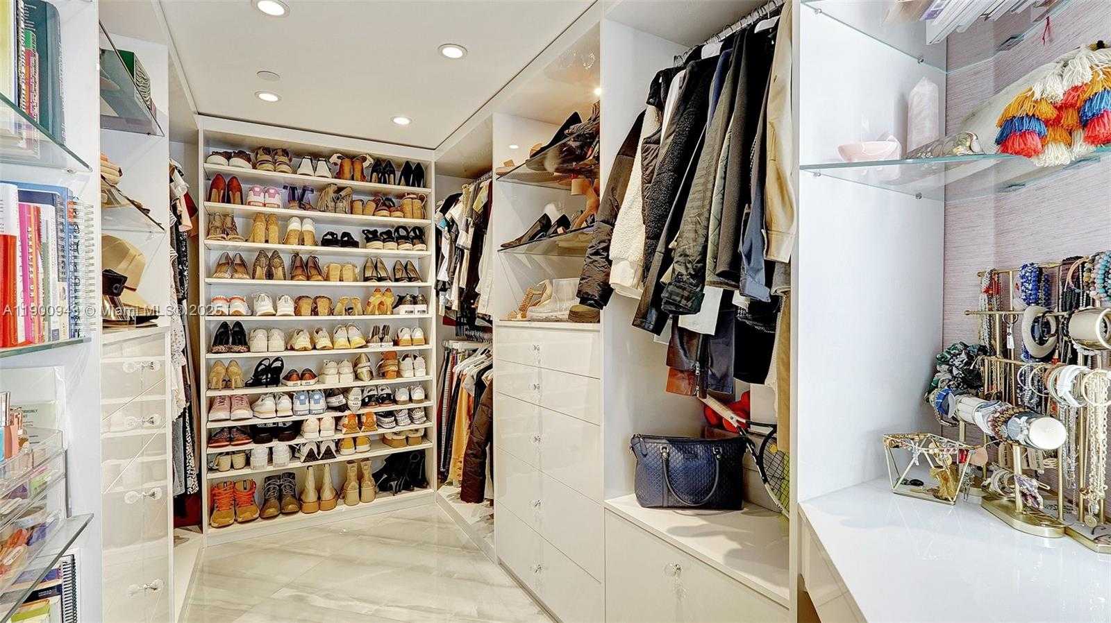 Small Image of 3000 ISLAND BLVD #905, Aventura Number 50