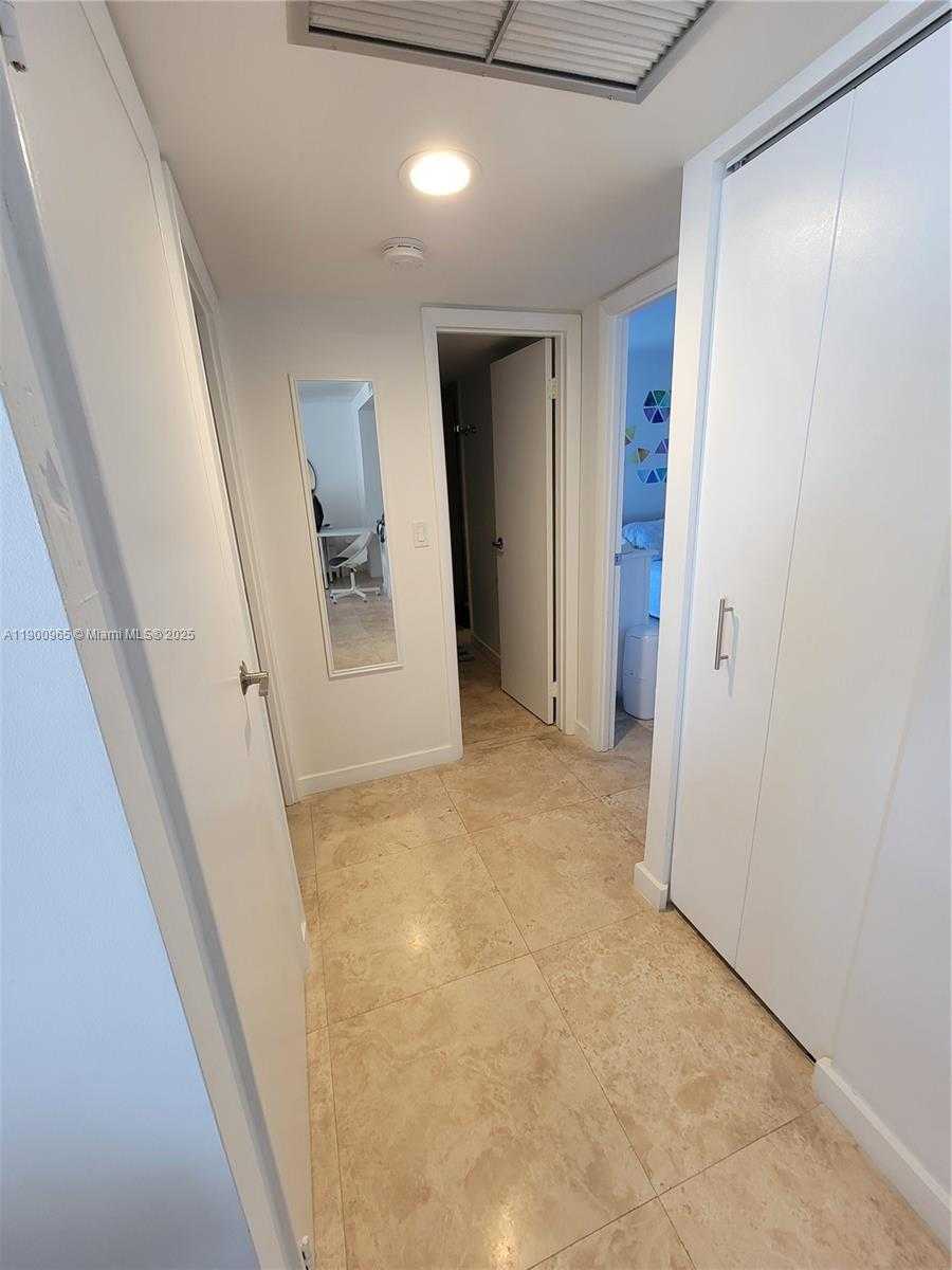 Small Image of 20379 WEST COUNTRY CLUB DR #539, Aventura Number 7