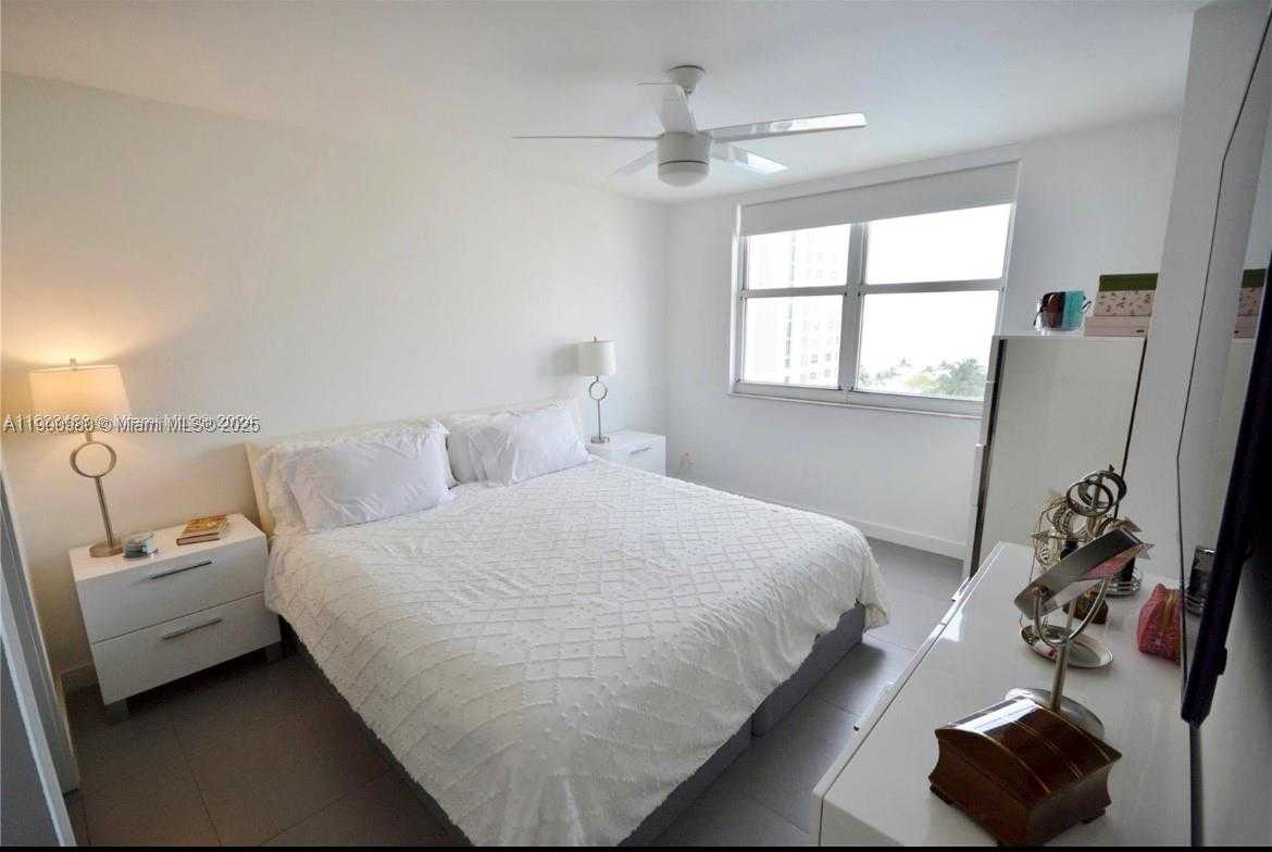 Small Image of 770 SOUTH CLAUGHTON ISLAND DR #1004, Miami Number 10