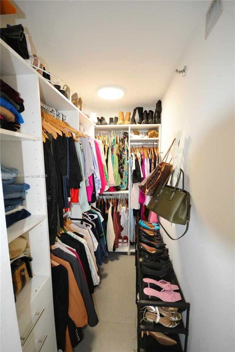 Small Image of 770 SOUTH CLAUGHTON ISLAND DR #1004, Miami Number 11