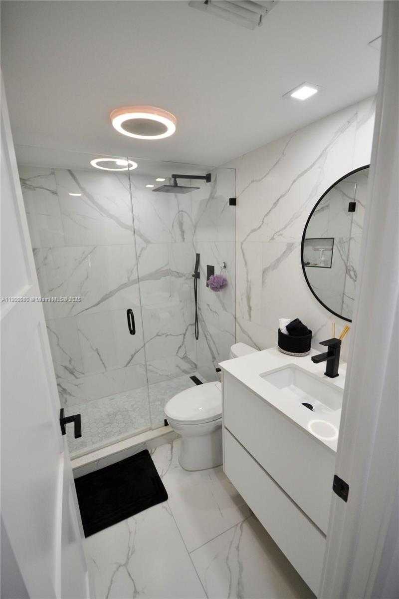 Small Image of 770 SOUTH CLAUGHTON ISLAND DR #1004, Miami Number 15