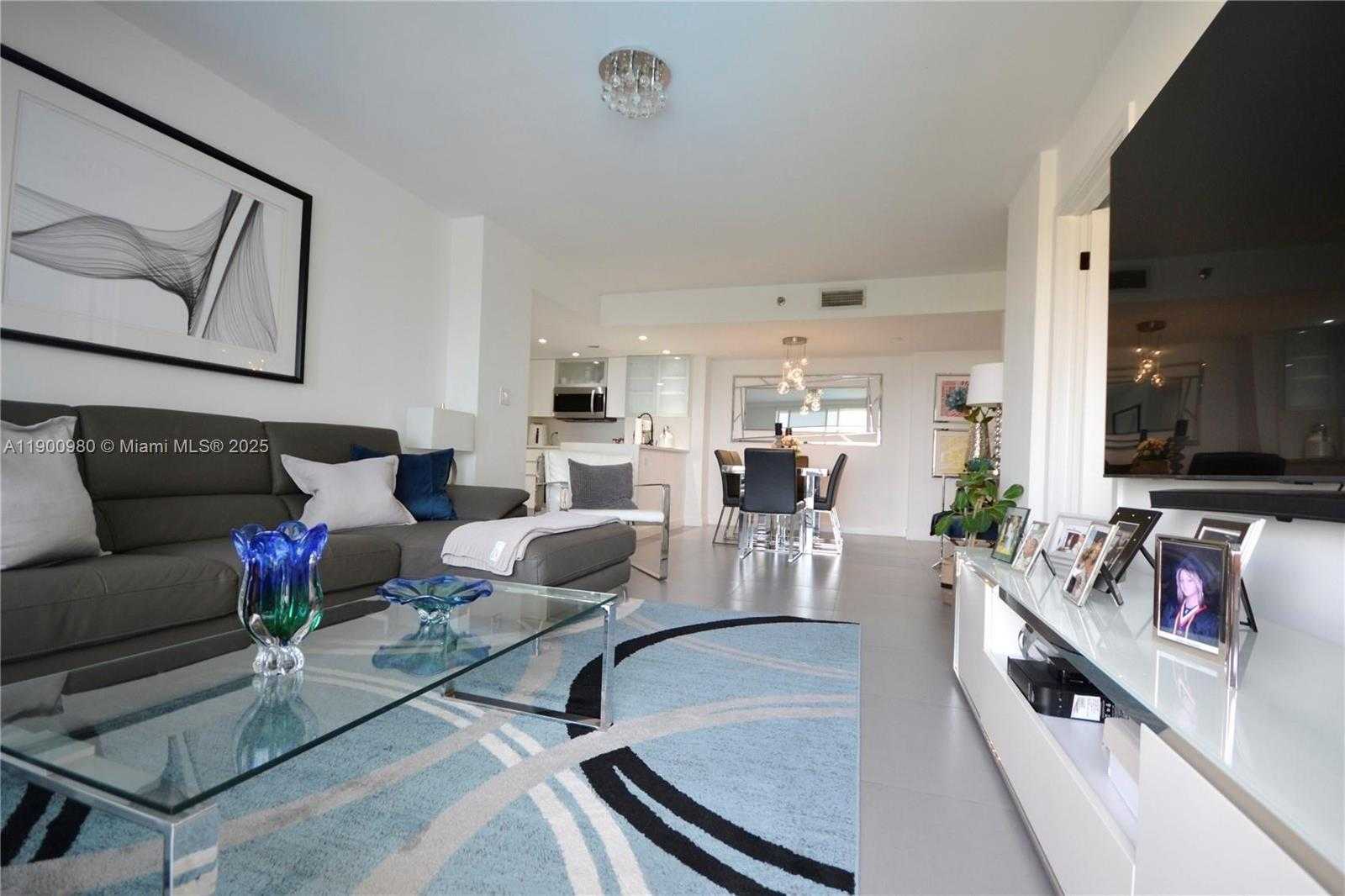 Small Image of 770 SOUTH CLAUGHTON ISLAND DR #1004, Miami Number 4