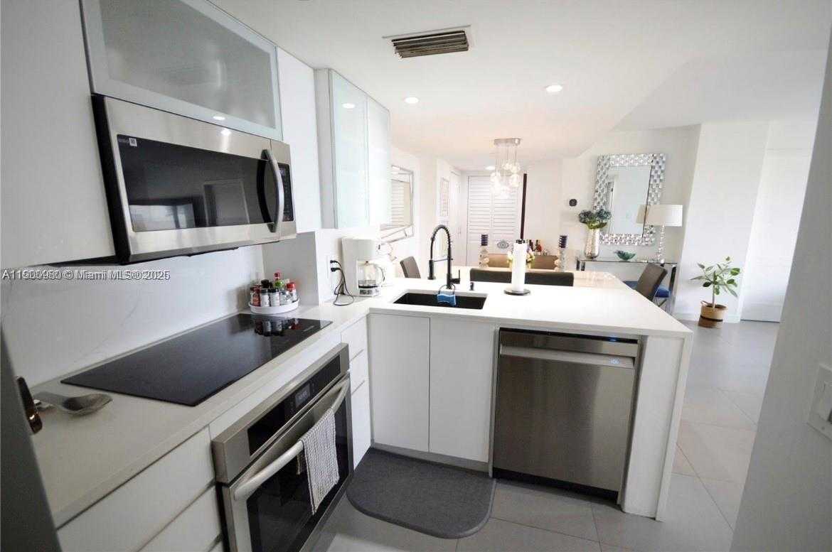 Small Image of 770 SOUTH CLAUGHTON ISLAND DR #1004, Miami Number 5