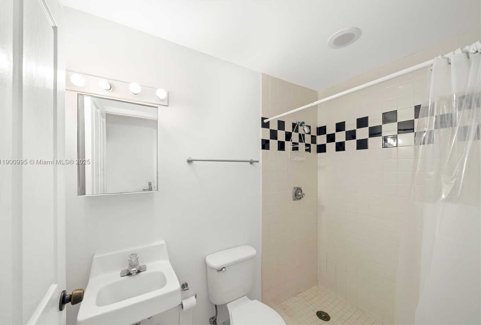 Small Image of 5025 COLLINS AVE #2409, Miami Beach Number 54