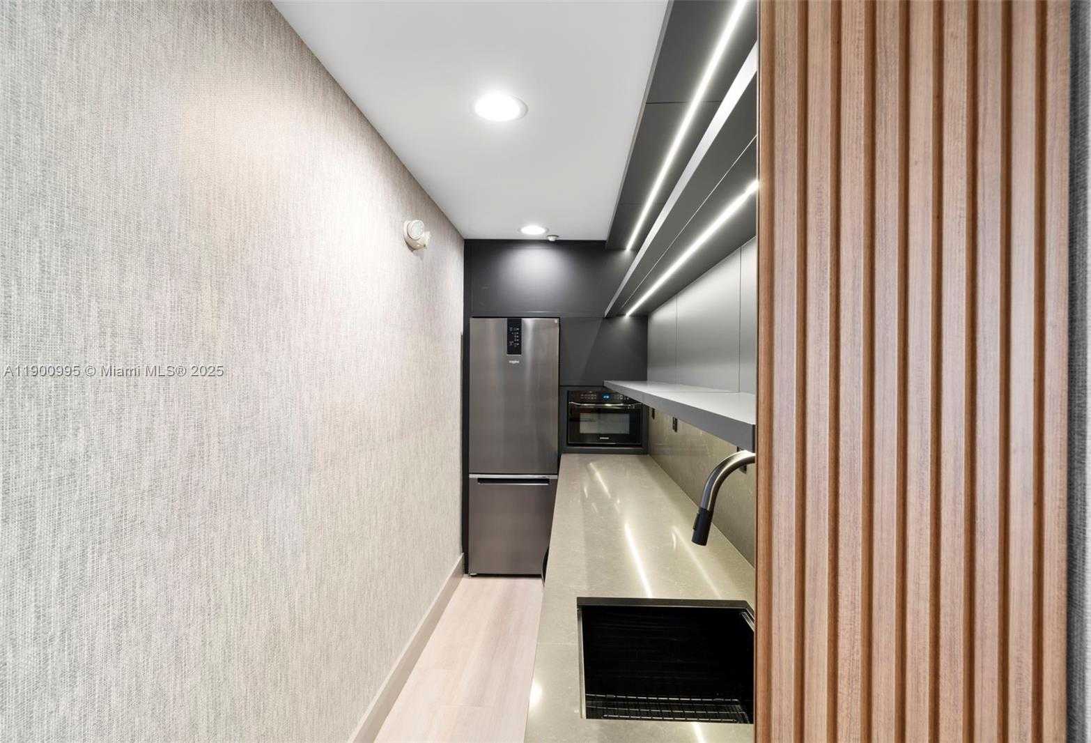 Small Image of 5025 COLLINS AVE #2409, Miami Beach Number 75