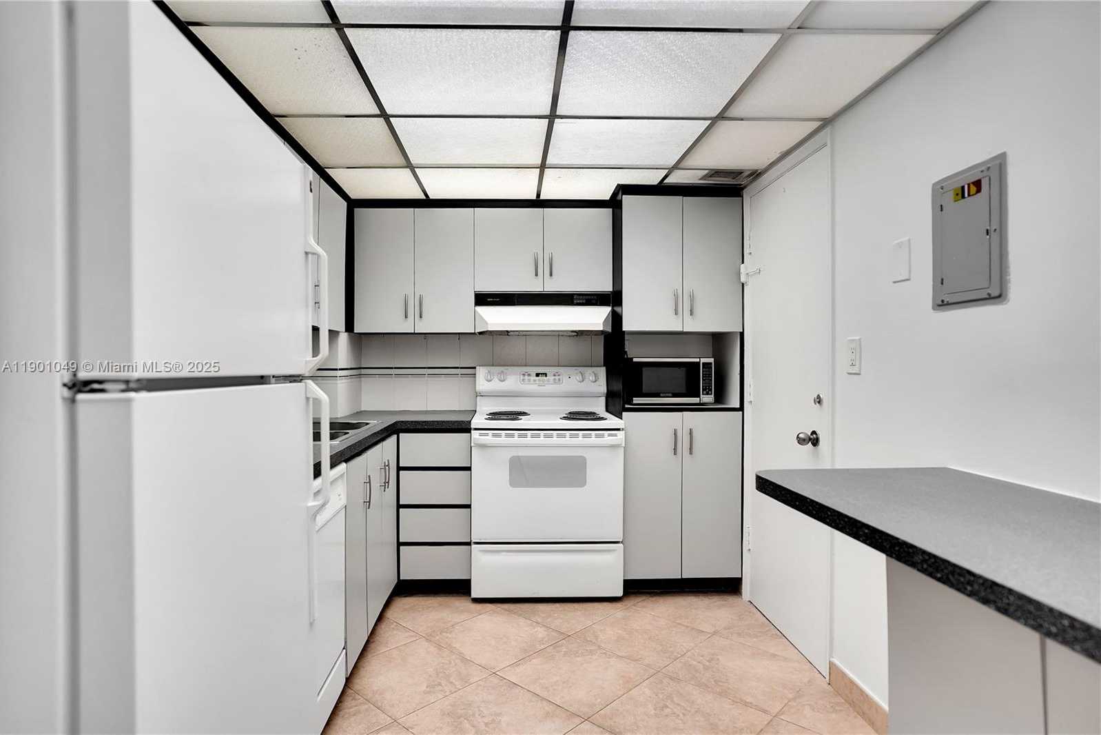 Small Image of 5005 COLLINS AVE #607, Miami Beach Number 12