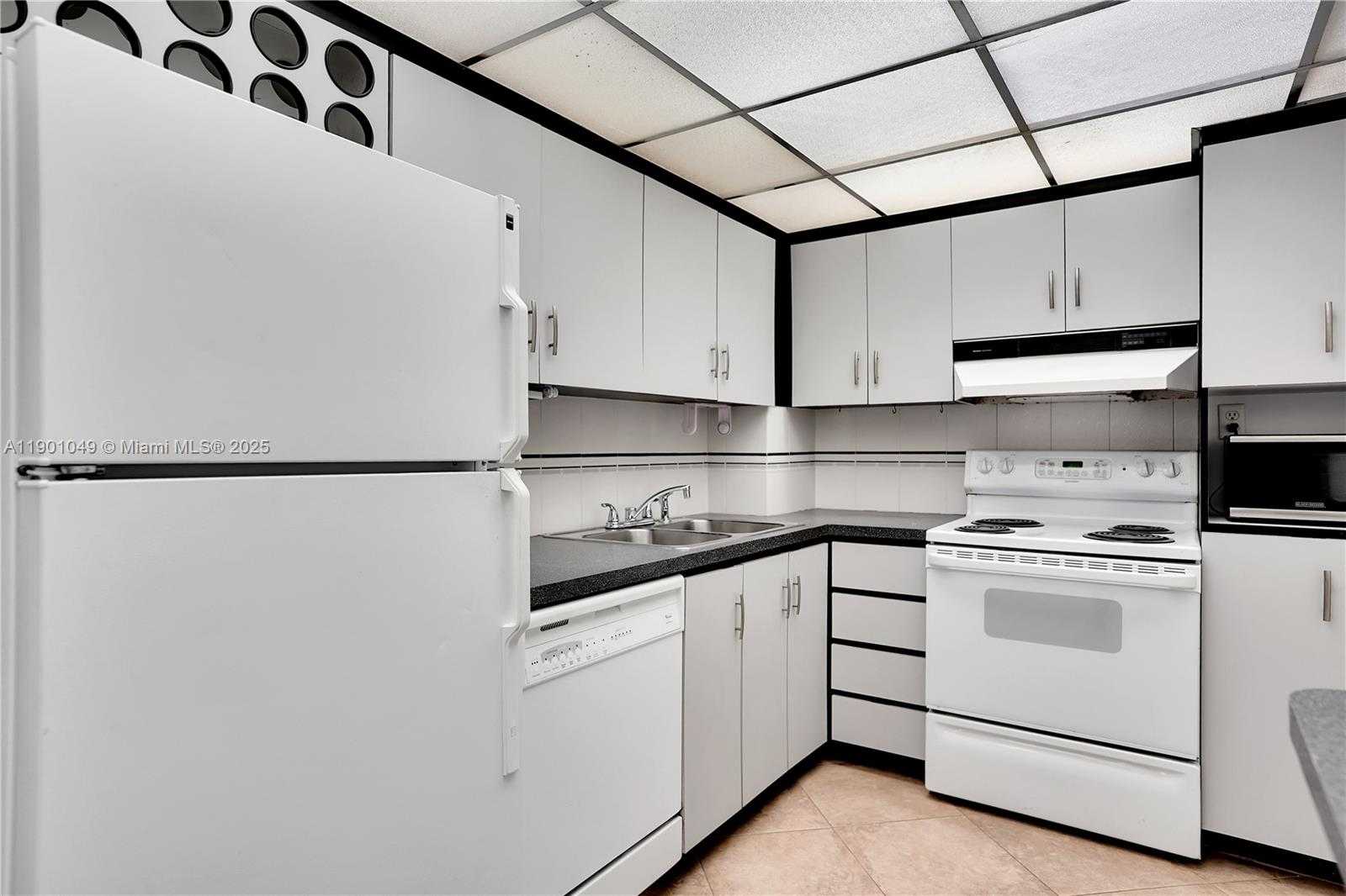 Small Image of 5005 COLLINS AVE #607, Miami Beach Number 13