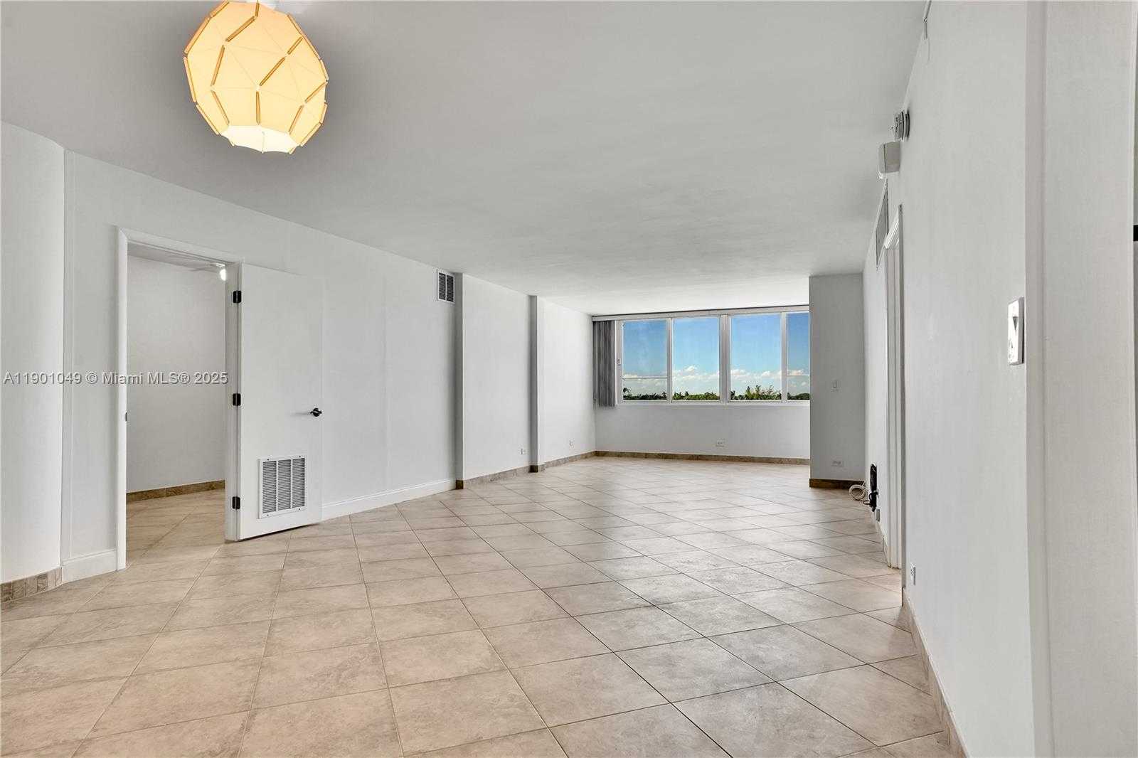 Small Image of 5005 COLLINS AVE #607, Miami Beach Number 4