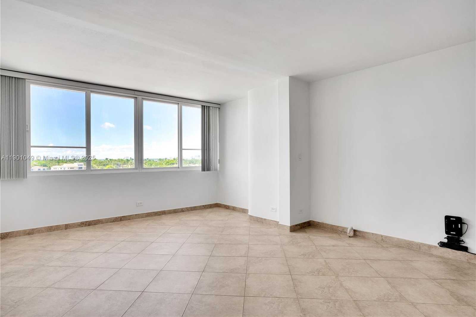 Small Image of 5005 COLLINS AVE #607, Miami Beach Number 8
