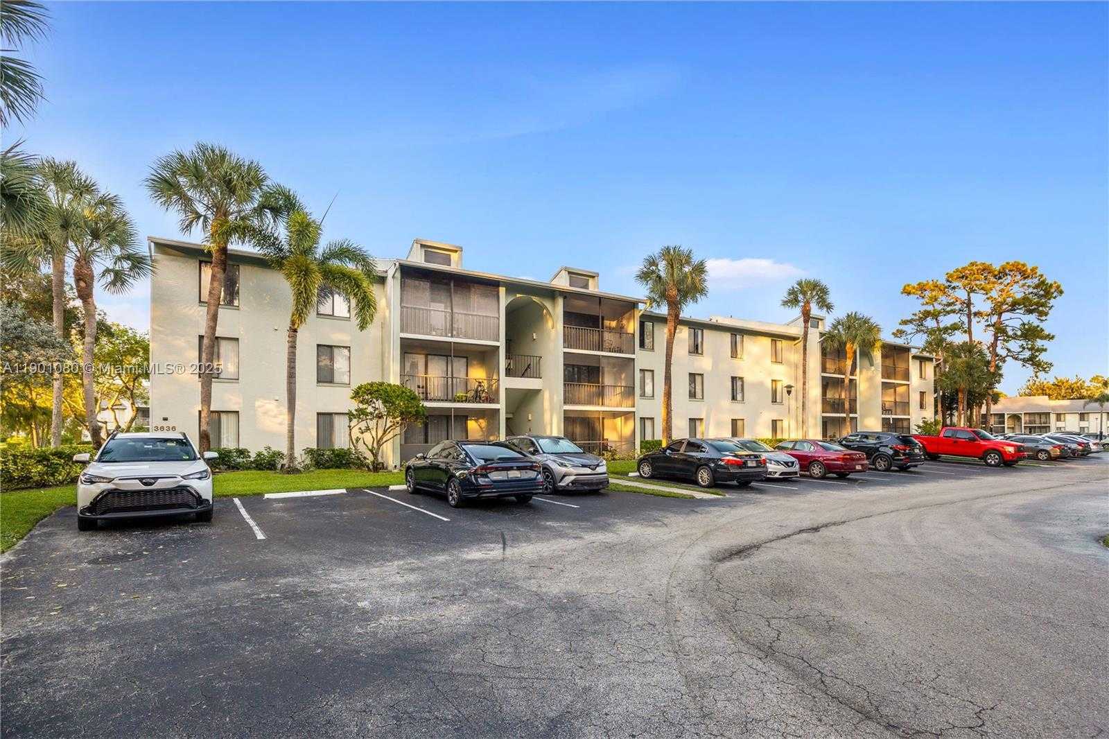 Small Image of 3636 ALDER DR #D3, West Palm Beach Number 2