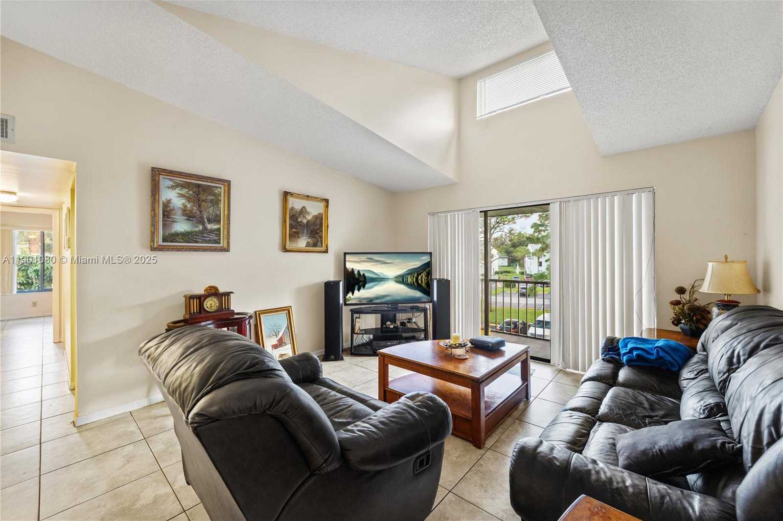 Small Image of 3636 ALDER DR #D3, West Palm Beach Number 6