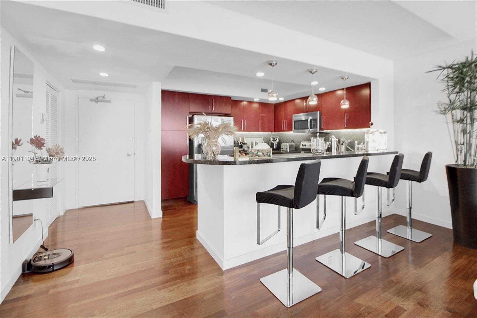 Small Image of 5600 COLLINS AVE #9E, Miami Beach Number 10