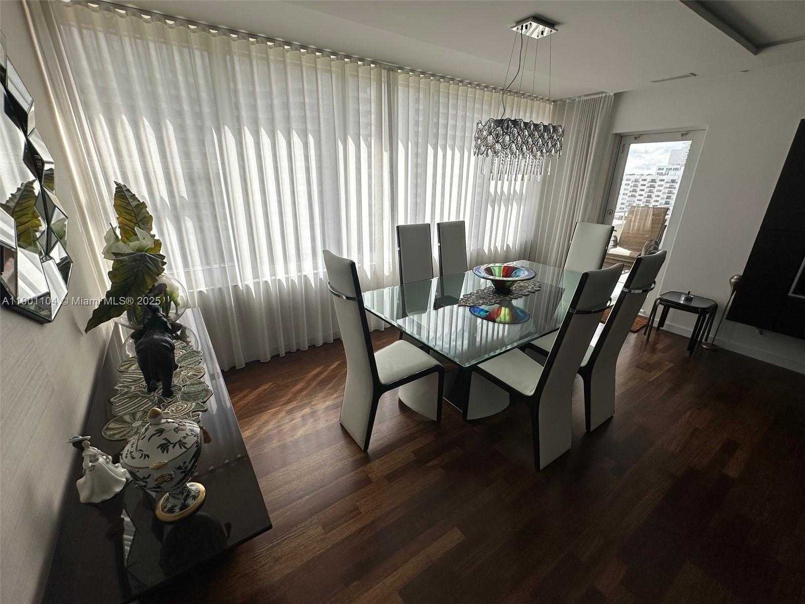 Small Image of 5600 COLLINS AVE #9E, Miami Beach Number 14