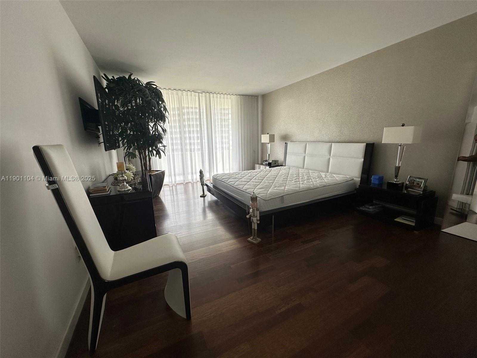 Small Image of 5600 COLLINS AVE #9E, Miami Beach Number 19