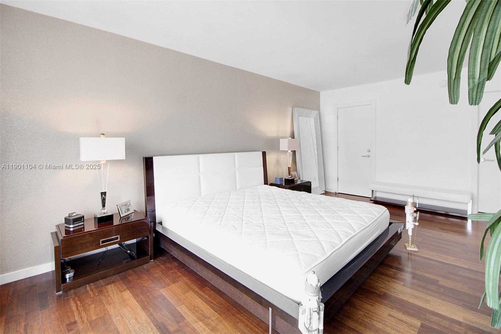 Small Image of 5600 COLLINS AVE #9E, Miami Beach Number 20