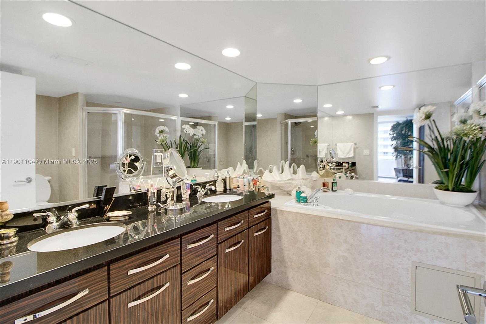 Small Image of 5600 COLLINS AVE #9E, Miami Beach Number 22