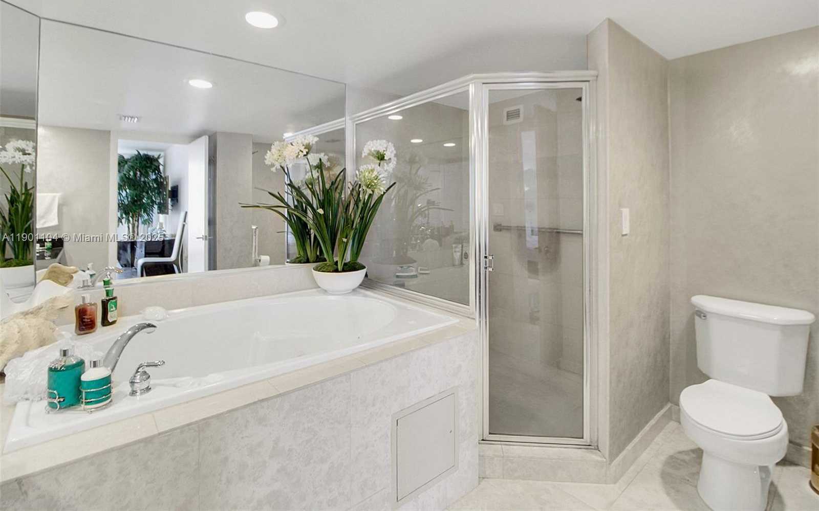 Small Image of 5600 COLLINS AVE #9E, Miami Beach Number 23