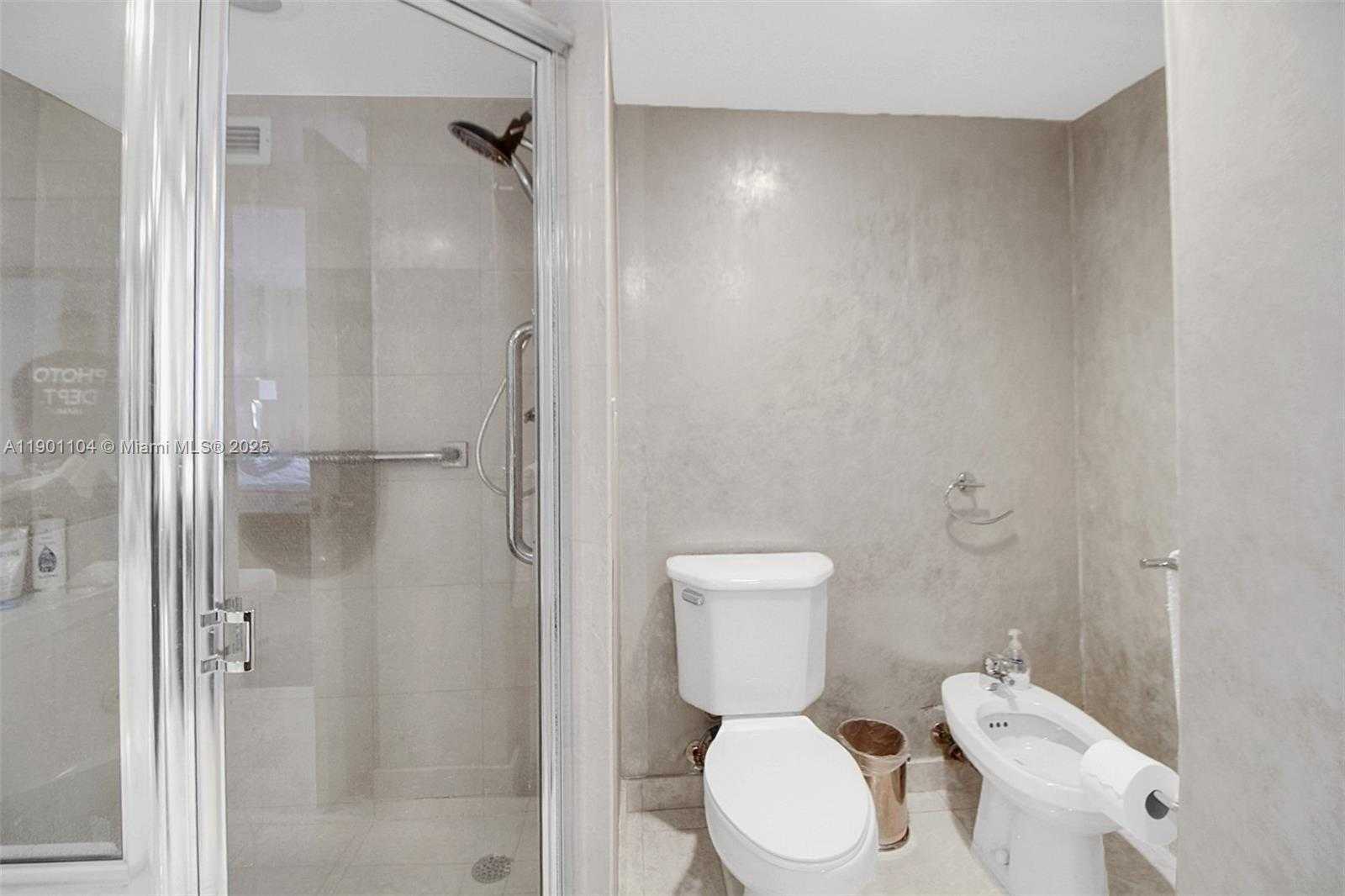 Small Image of 5600 COLLINS AVE #9E, Miami Beach Number 24