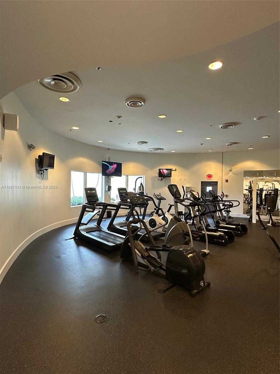 Small Image of 5600 COLLINS AVE #9E, Miami Beach Number 44