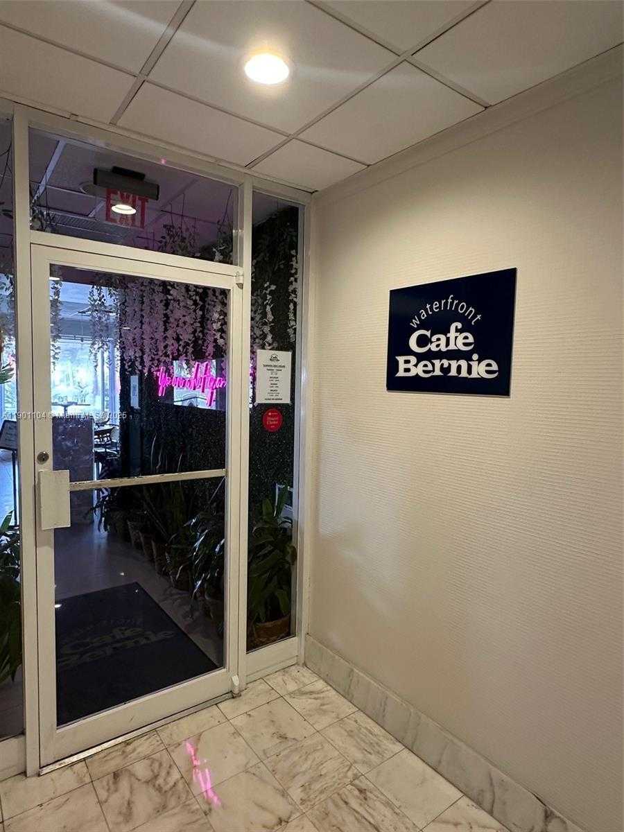 Small Image of 5600 COLLINS AVE #9E, Miami Beach Number 45