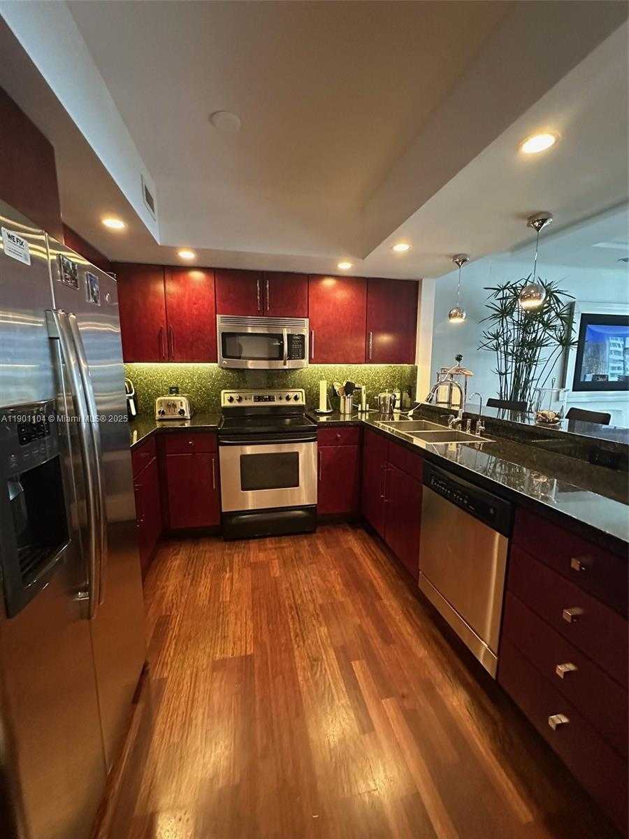 Small Image of 5600 COLLINS AVE #9E, Miami Beach Number 6