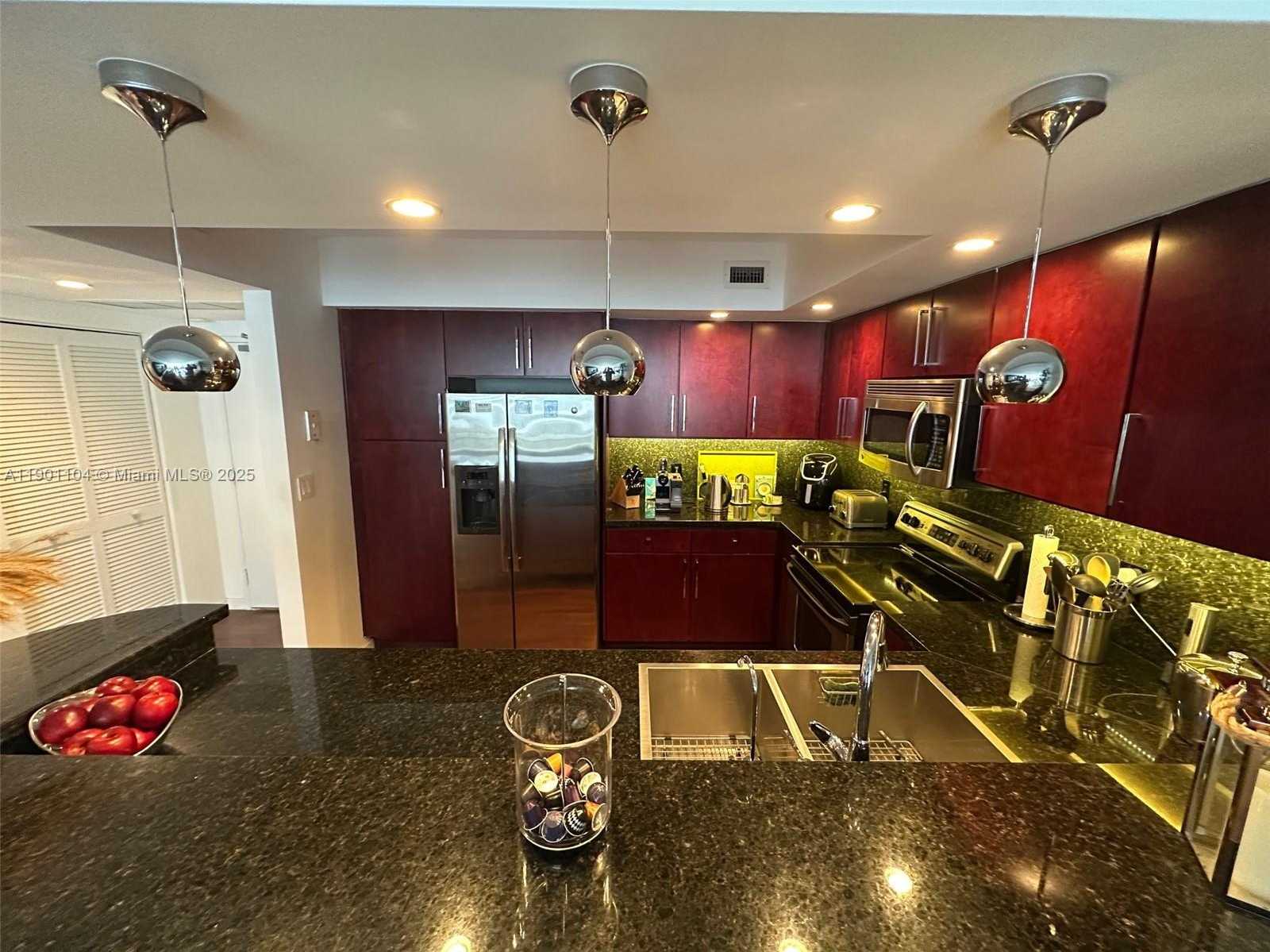 Small Image of 5600 COLLINS AVE #9E, Miami Beach Number 9