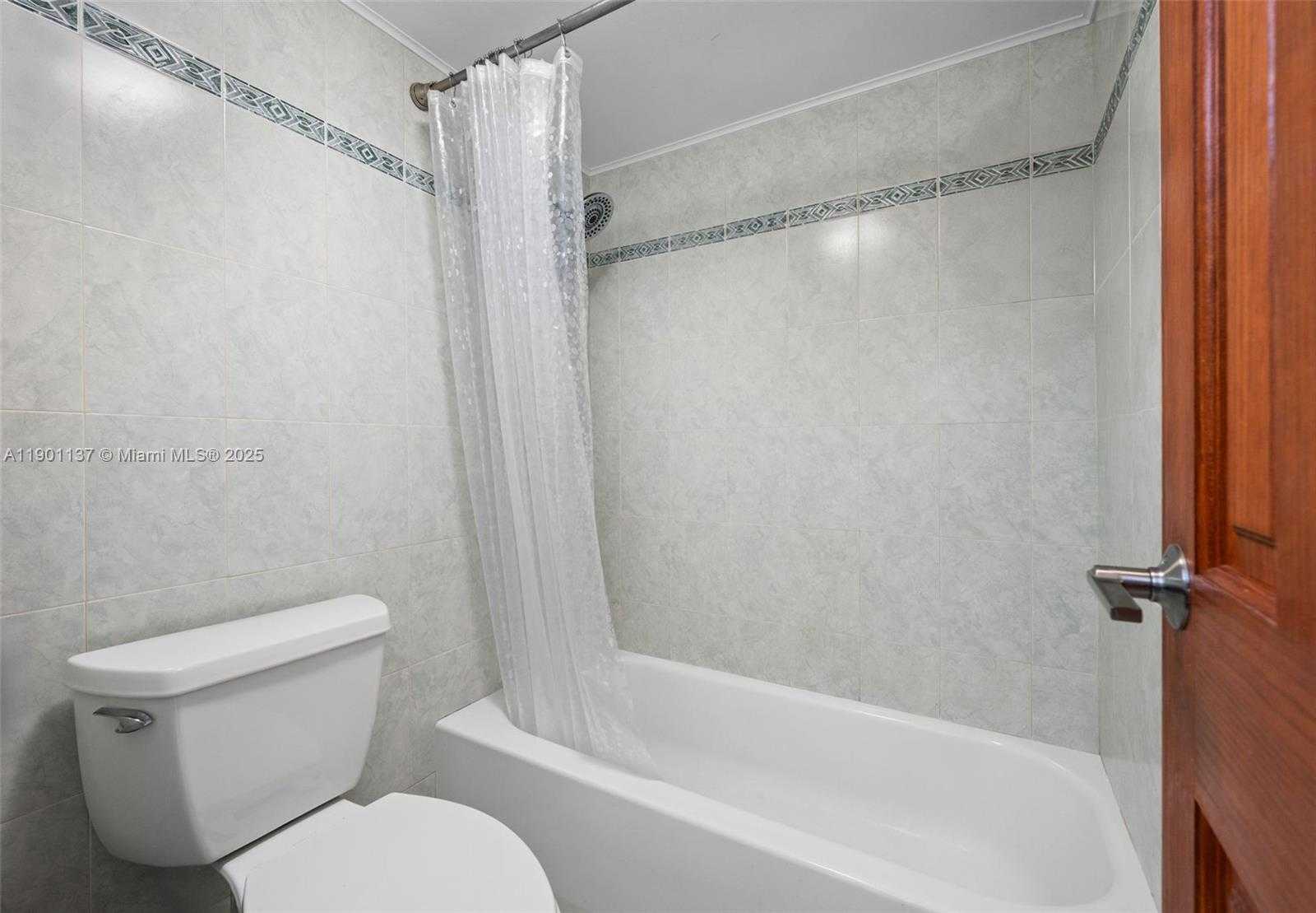 Small Image of 2030 SOUTH OCEAN DR #1701, Hallandale Beach Number 4