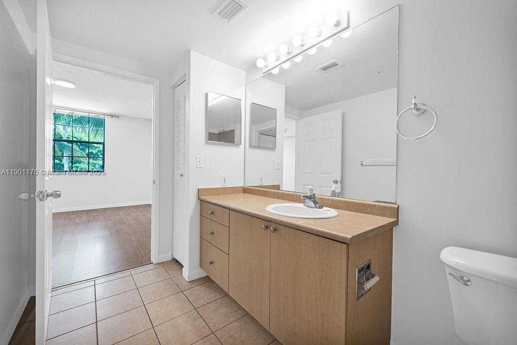 Small Image of 1900 VAN BUREN ST #311B, Hollywood Number 20