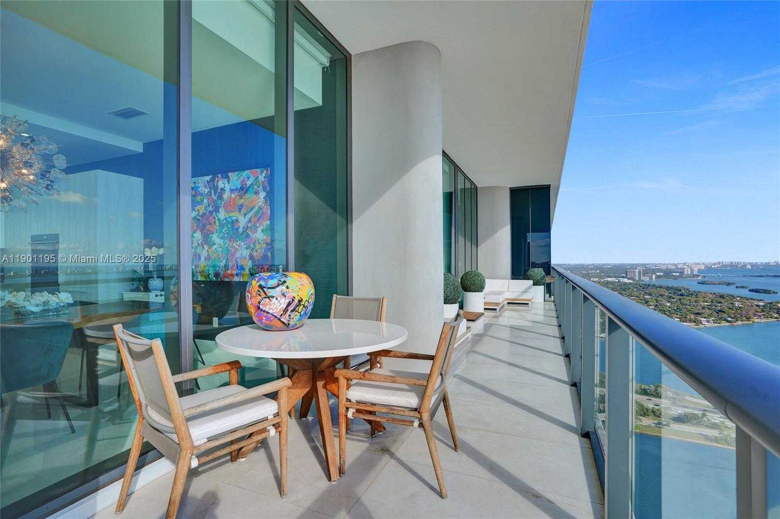 Imagen de Pequeño Objeto