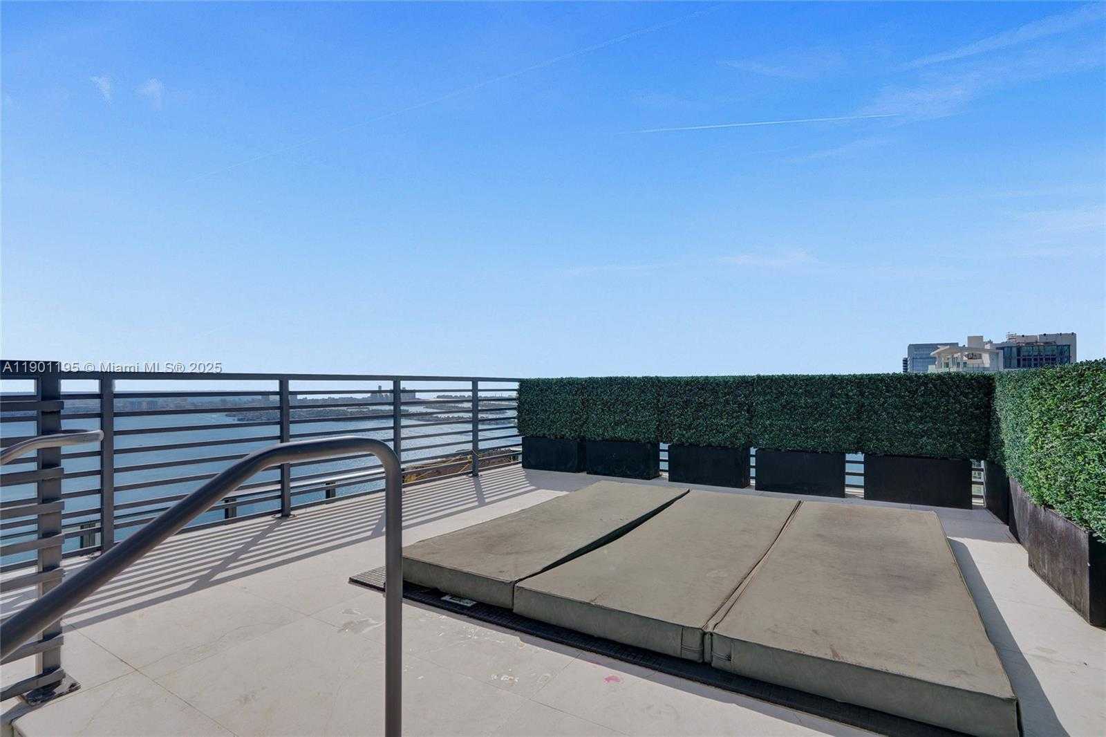 Imagen de Pequeño Objeto