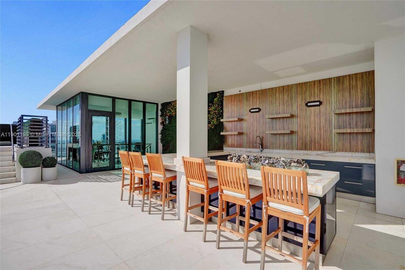 Imagen de Pequeño Objeto