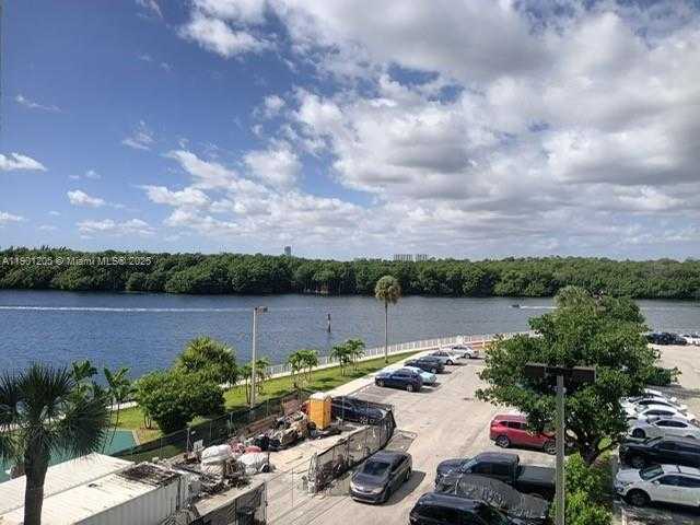Small Image of 500 BAYVIEW DR #321, Sunny Isles Beach Number 13