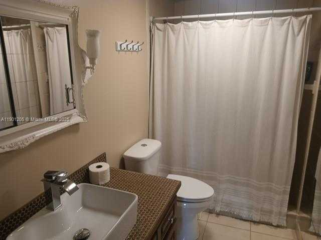Small Image of 500 BAYVIEW DR #321, Sunny Isles Beach Number 14
