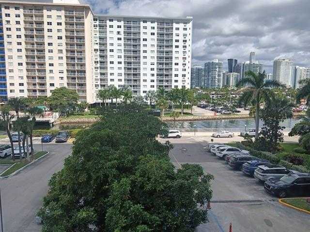 Small Image of 500 BAYVIEW DR #321, Sunny Isles Beach Number 16