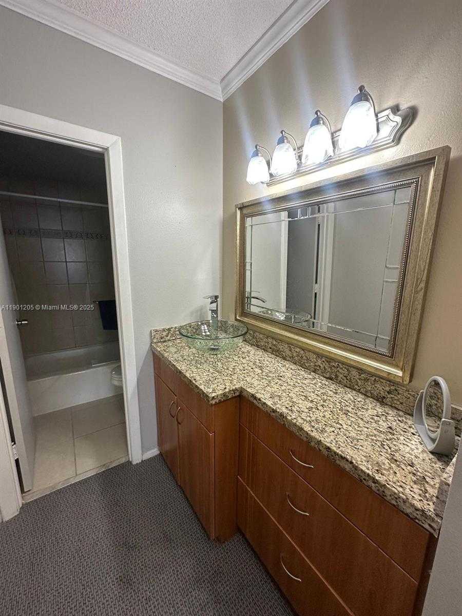 Small Image of 500 BAYVIEW DR #321, Sunny Isles Beach Number 18