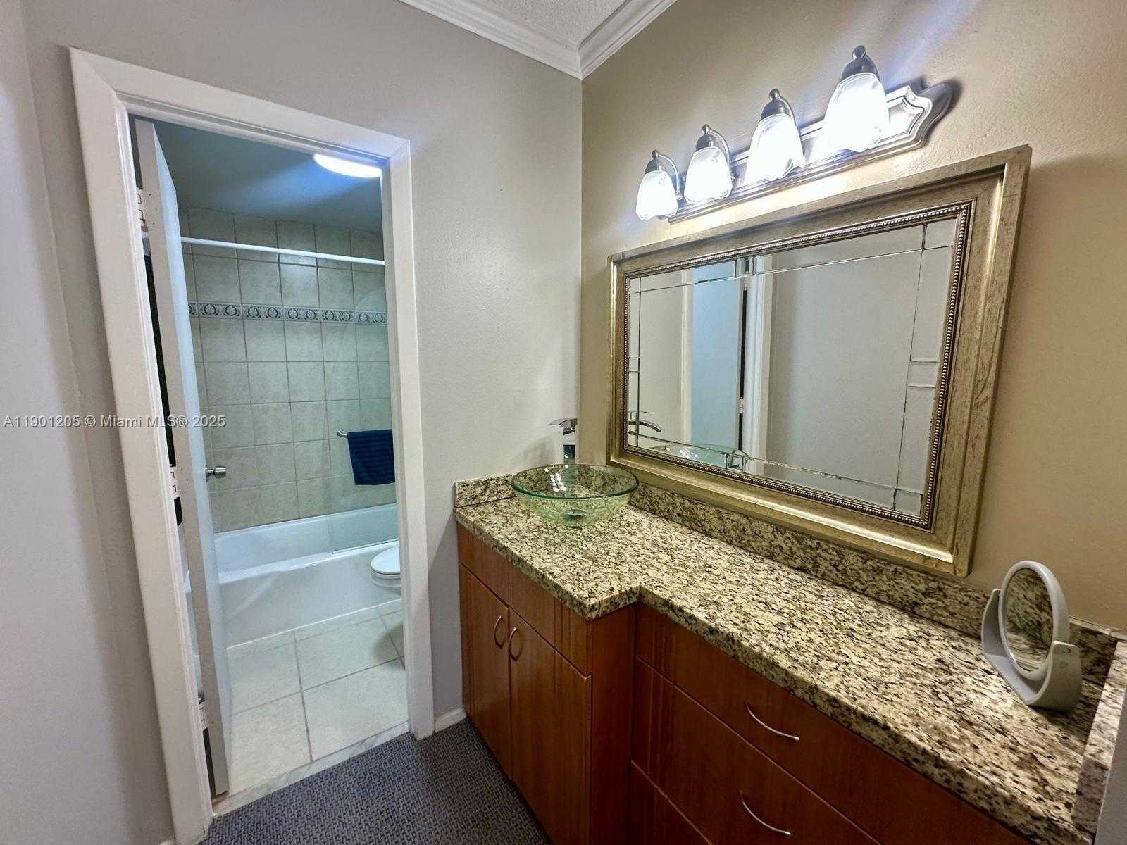 Small Image of 500 BAYVIEW DR #321, Sunny Isles Beach Number 19