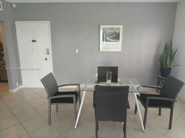 Small Image of 500 BAYVIEW DR #321, Sunny Isles Beach Number 2