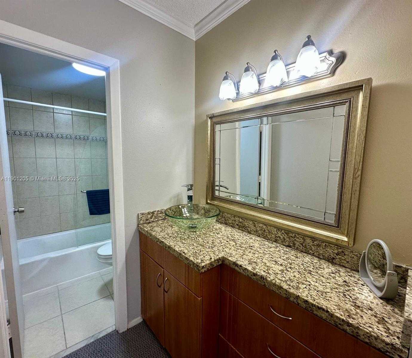 Small Image of 500 BAYVIEW DR #321, Sunny Isles Beach Number 20