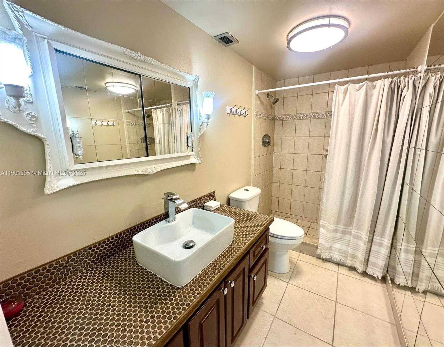 Small Image of 500 BAYVIEW DR #321, Sunny Isles Beach Number 25